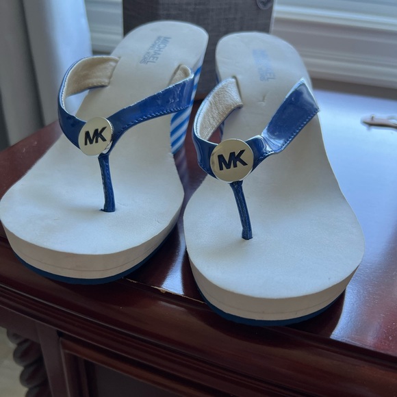 Good condition Michael Kors flip flop - Picture 2 of 5